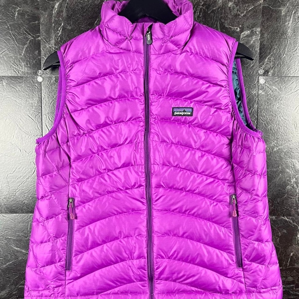 Patagonia Women's Purple Down Sweater Puff Vest Large -Flaw